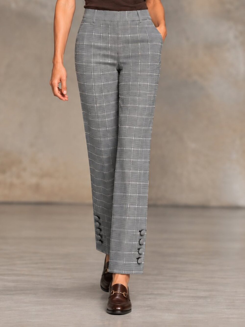 Worthington pull-on pants, w. button detail at cuffs